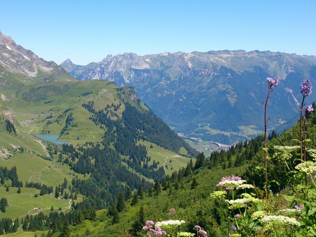 Bed And Breakfast - Die Aelplersuit Fuer Backpackers Im Berghuesli Linthal Kültér fotó