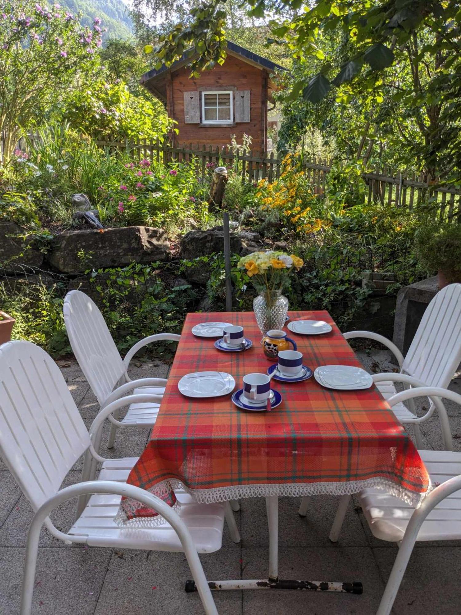 Bed And Breakfast - Die Aelplersuit Fuer Backpackers Im Berghuesli Linthal Kültér fotó