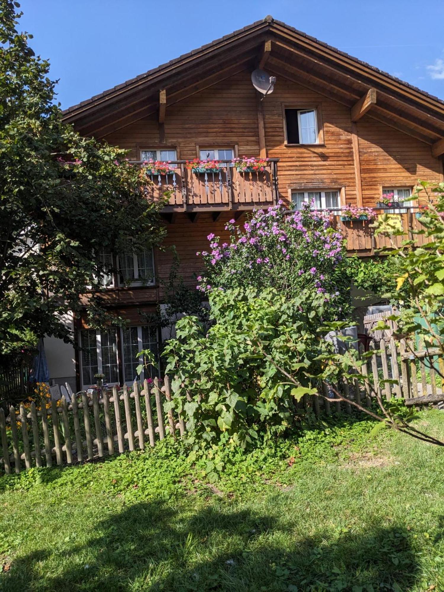 Bed And Breakfast - Die Aelplersuit Fuer Backpackers Im Berghuesli Linthal Kültér fotó